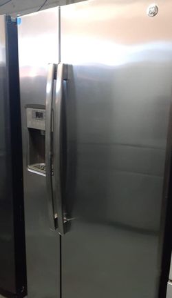 GE  Side-by-Side Stainless Steel Refrigerator Fridge
