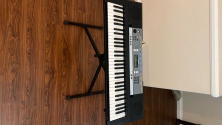 Yamaha Keyboard w Stand YPT-240