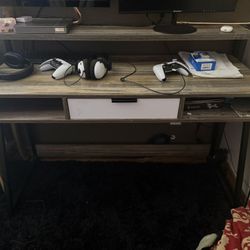 ps5 + monitor + desk 