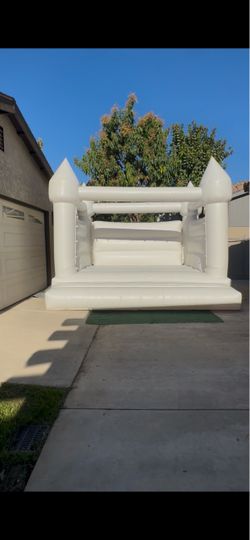 White jumper/ bouncer