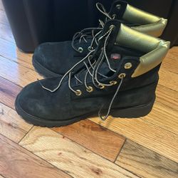 Boots size 7