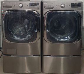 MEGA CAPACITY - LG  5.2 Washer Turbowash Steam and Gas Dryer SET IN STAINLESS STEEL 