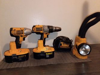 DeWalt Impact Driver and Drill, Batteries Charger and Flashlight!