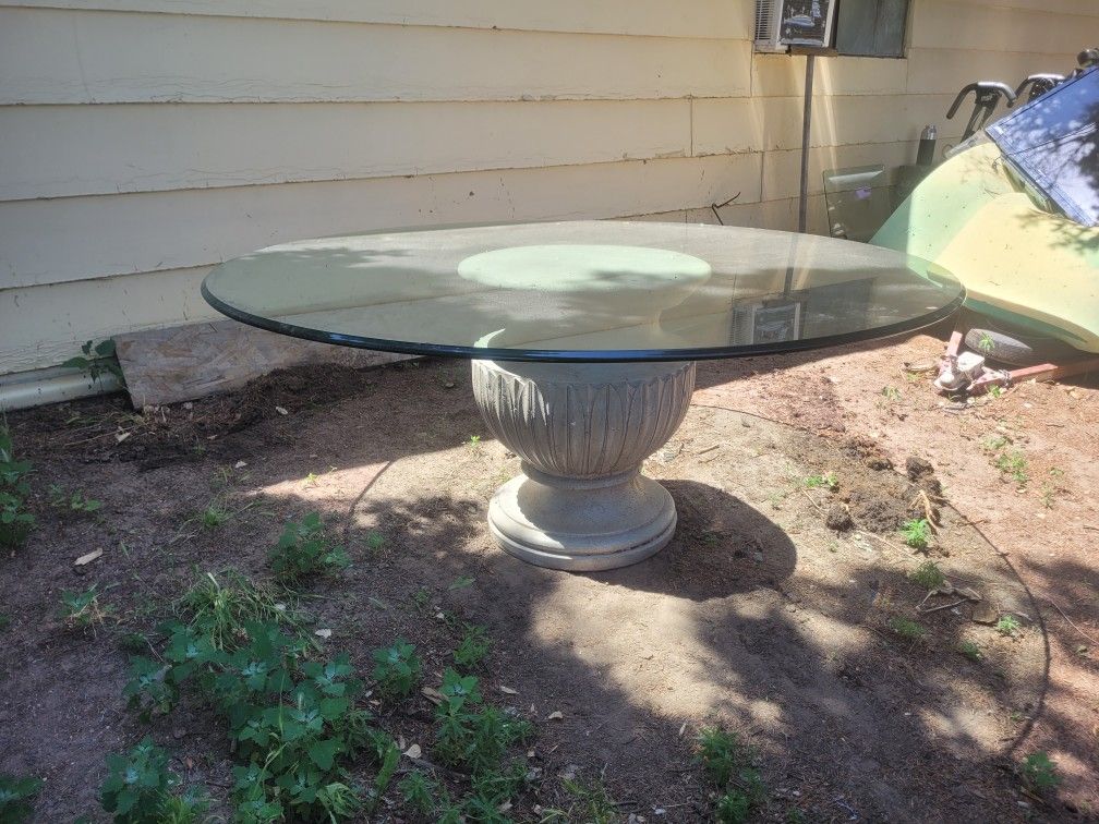 6ft Diameter Glass Pedestal Table