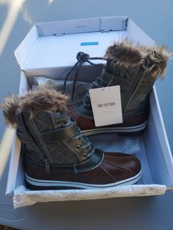 Snow Boots SZ5 GIRLS