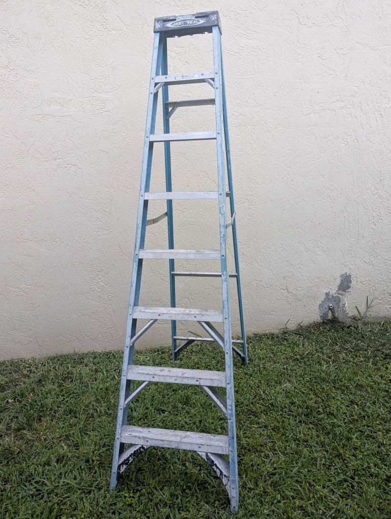 8 Ft Ladder. Werner Fiberglass. Blue