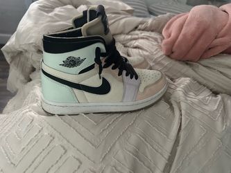 Wmns Air Jordan 1  'Easter’ size 7