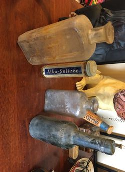 4 really old bottles alka seltzer , Meyer Pitts , Henry Wam pole , J g b sie ger 1