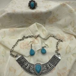 419-New Paparazzi Blue And Silver Color Metal Necklace , Earrings And Ring Set