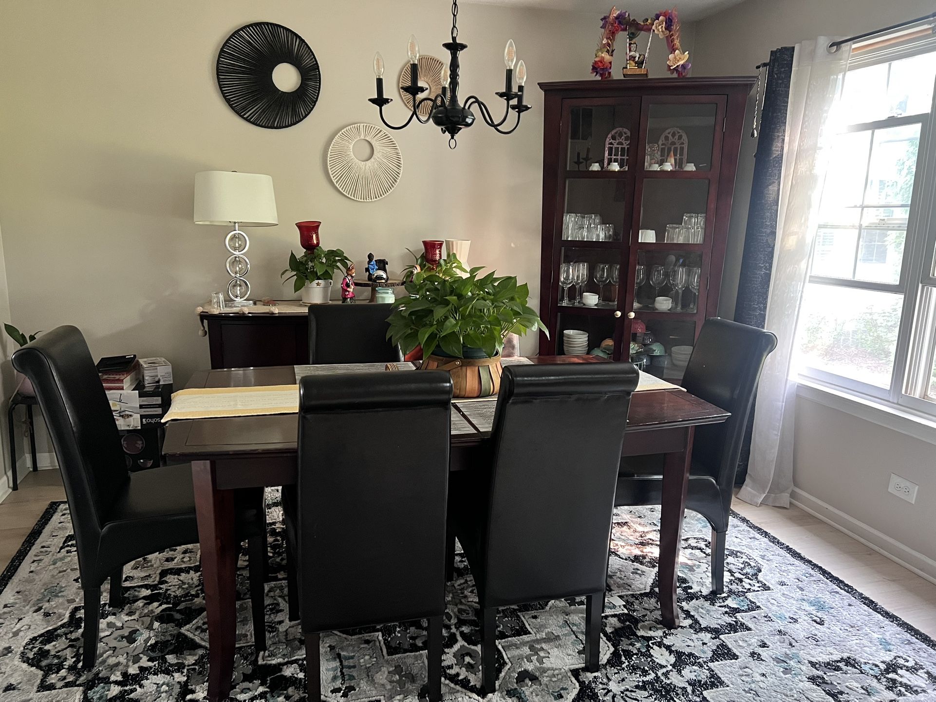 Dinning Room Set - Excellent Condition 