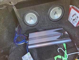 Selling 2 10" JL Audio subwoofers with a 1600 watt Power Acoustic amp