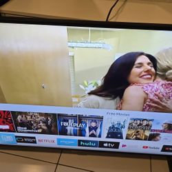 Samsung 50" Smart TV 4k UHD and Wall Mount