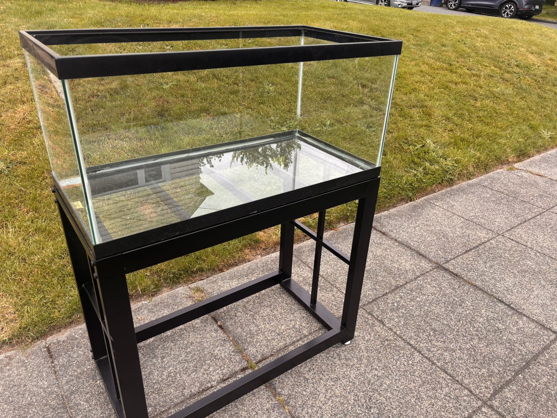 20 Gallon Glass Tank with Stand and Lid
