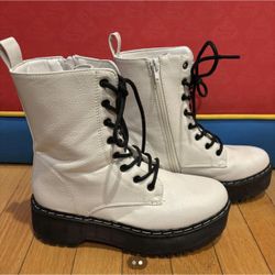 White Ladies Boots Size 6