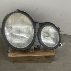 2000-2002 W210 MERCEDES BENZ E350 RIGHT PASSENGER SIDE HALOGEN HEADLIGHT NICE SHAPE W210 