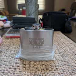 GTA 5 Pre-sale Promo Flask +  Bonus Keychain