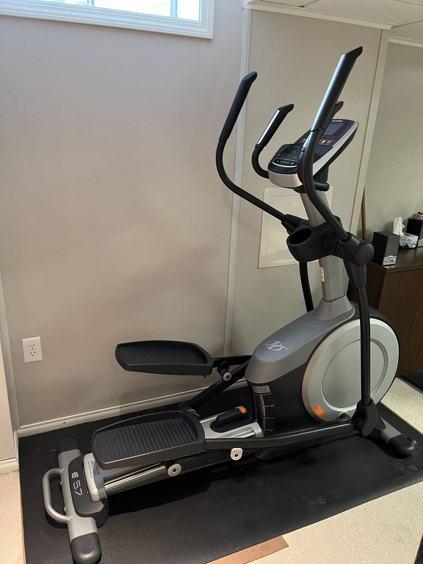 Nordic Track E 5.7 Elliptical Strider