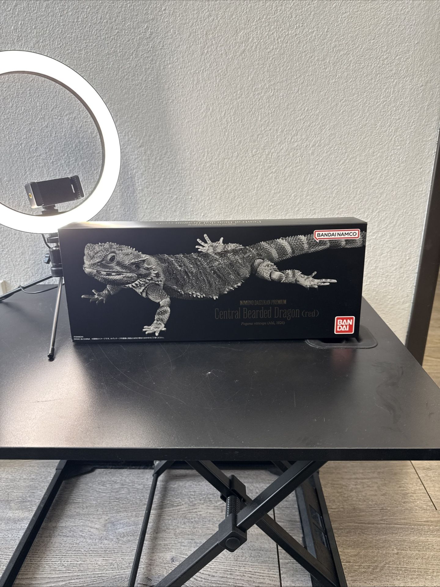 Bandai Ikimono Daizukan Premium Central Bearded Dragon (red) 1/1 scale figure