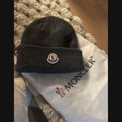 LOW PRICE MOVING- MONCLER GRAY KNIT HAT 