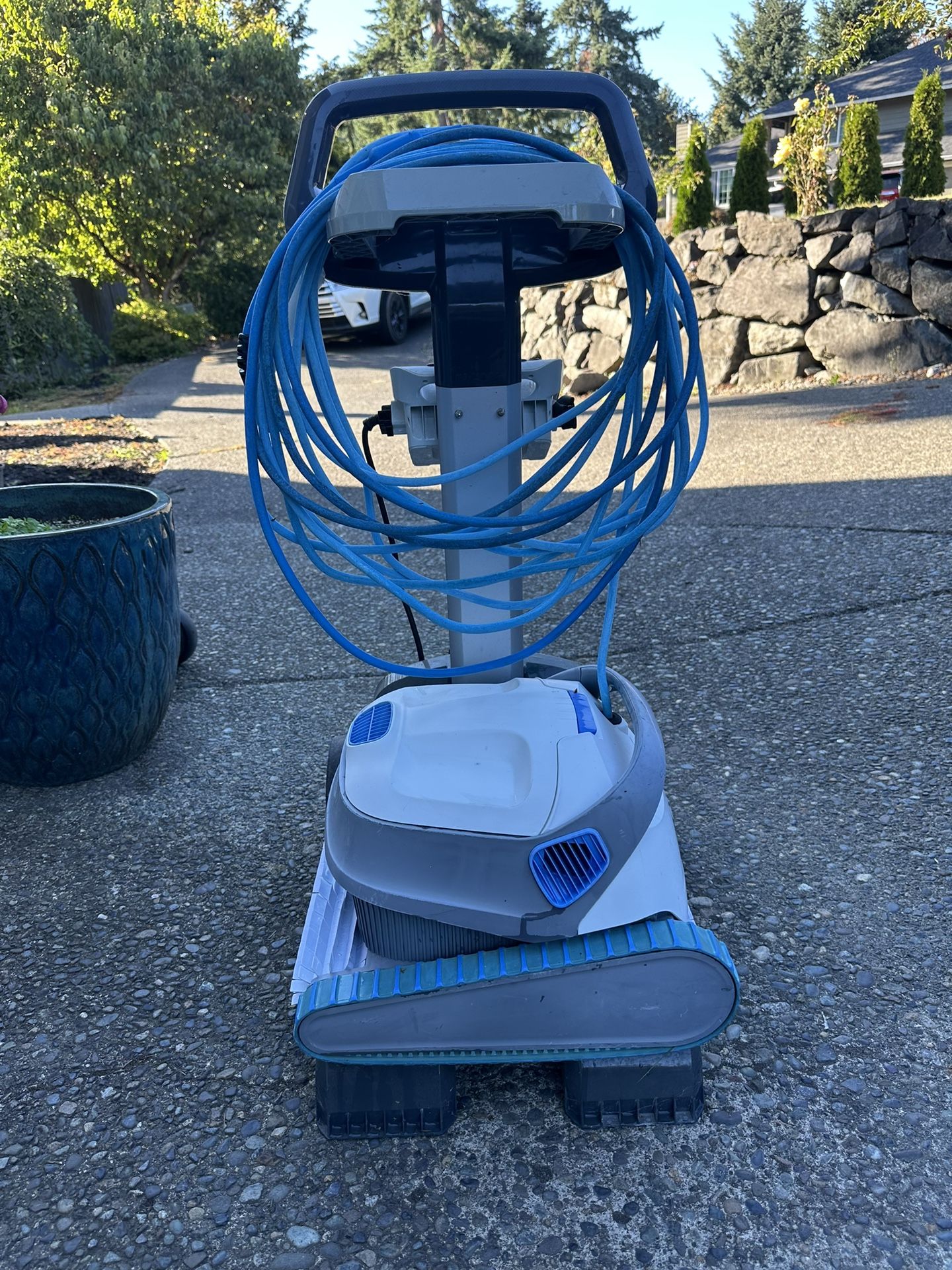 Pool Cleaning Robot - Dolphin S300 