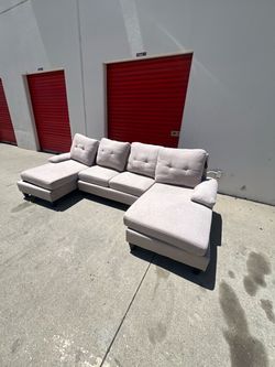 Modern Modular Double-Chaise Sectional Sofa – Excellent Condition
