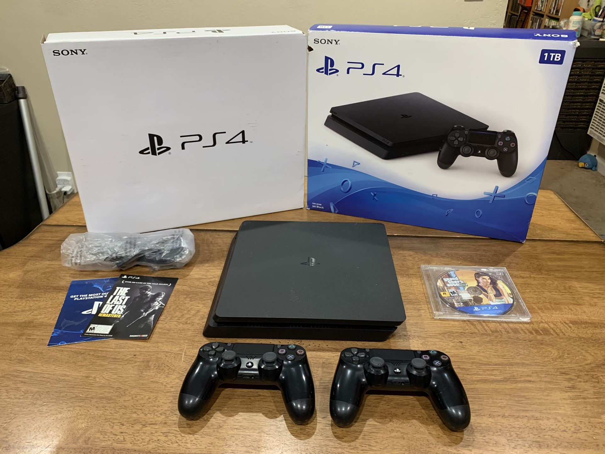 Sony PlayStation PS4 Slim 1TB Black Console In Box w/ 2 Controllers & GTA 5 Game