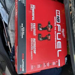 MILWAUKEE M18 FUEL 18V Lithium-lon Brushless Cordless Hamme Drill and Impact Driver Combo Kit (2-Tool) with 2 Batteries