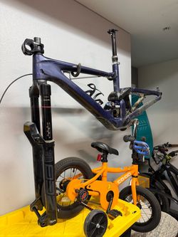 Specialized Enduro Frame with Extra