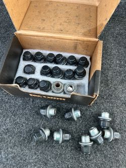 BLACK PAINTED (OEM)TOYOTA TACOMA LUG NUTS 24 PCS (M12-1.5)