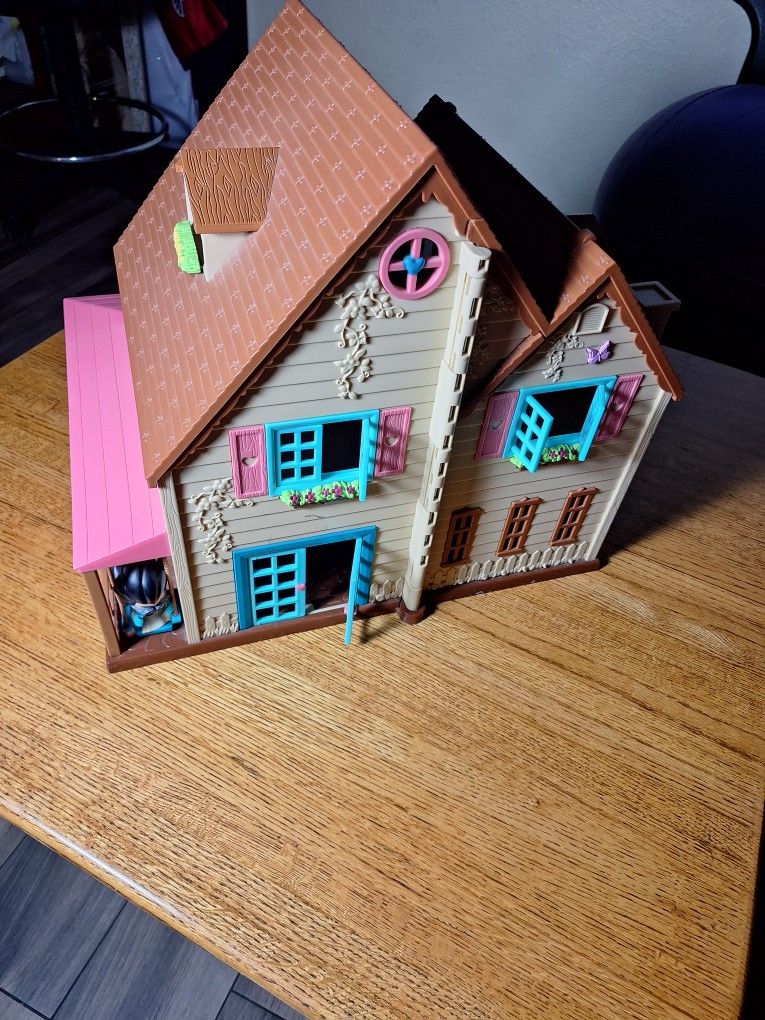 Doll House With Toys