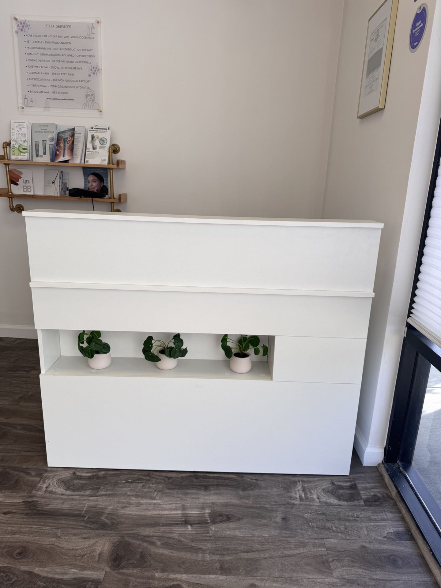 Beautiful arched mirror with a unique beaded frame design. White border with warm terracotta accents adds a stylish boho or farmhouse touch. Great for