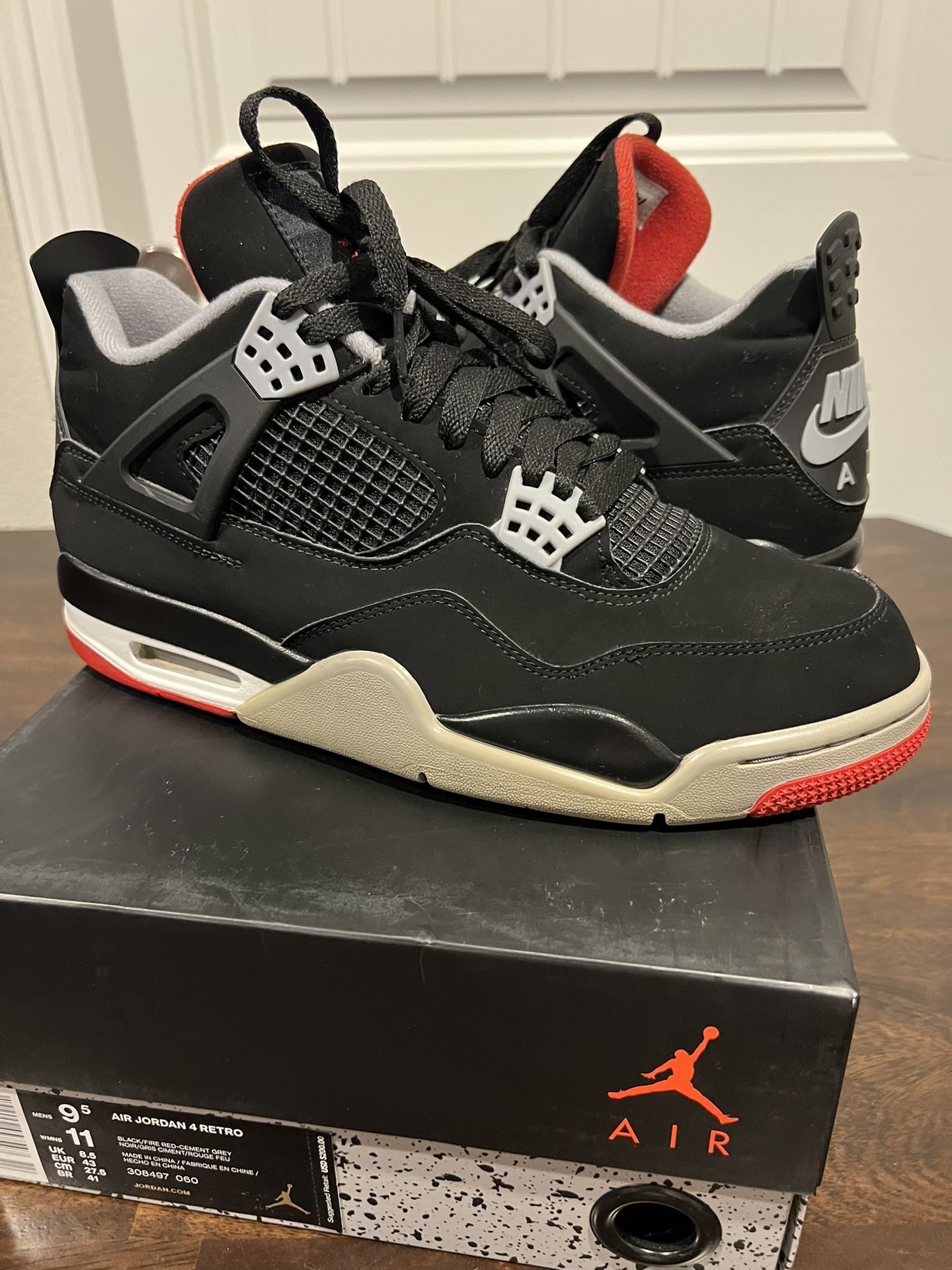 Nike Air Jordan 4 Bred