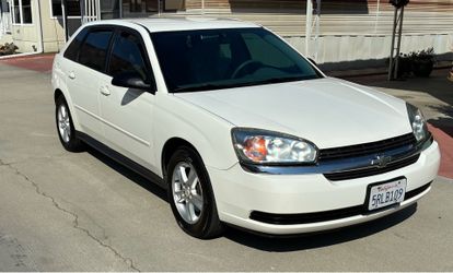 2005 Chevy Malibu Maxx white with gray interior