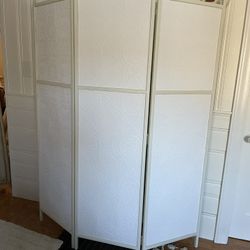 White/Antique Pics Room Divider