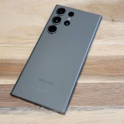 Samsung GALAXY S23 Ultra  256gb UNLOCKED 