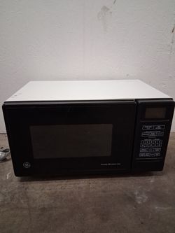 GE microwave pickup 3-8:30 pm rainbow/charleston cash only works great moving sale
