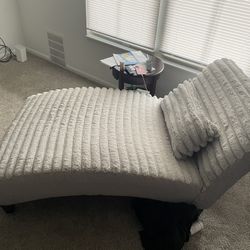 Chaise lounge 