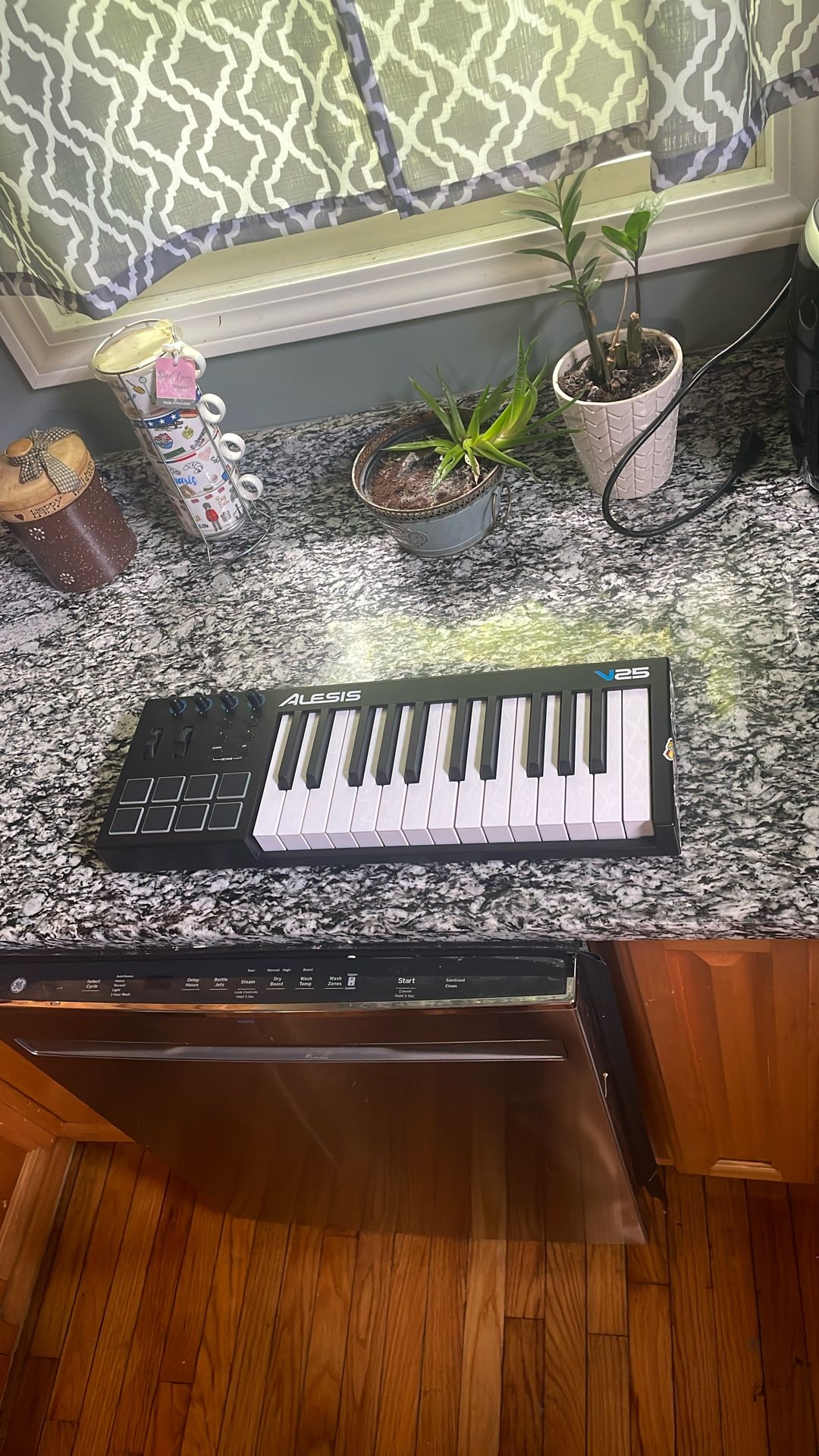 For Sale: Alesis V25 MIDI Controller – Used – Includes All Wires 	•	Reliable and compact 25-key MIDI controller 	•	Comes with original USB cable and a
