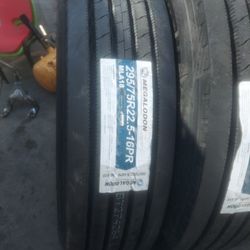 Llantas 295/75R22.5 MEGALODON