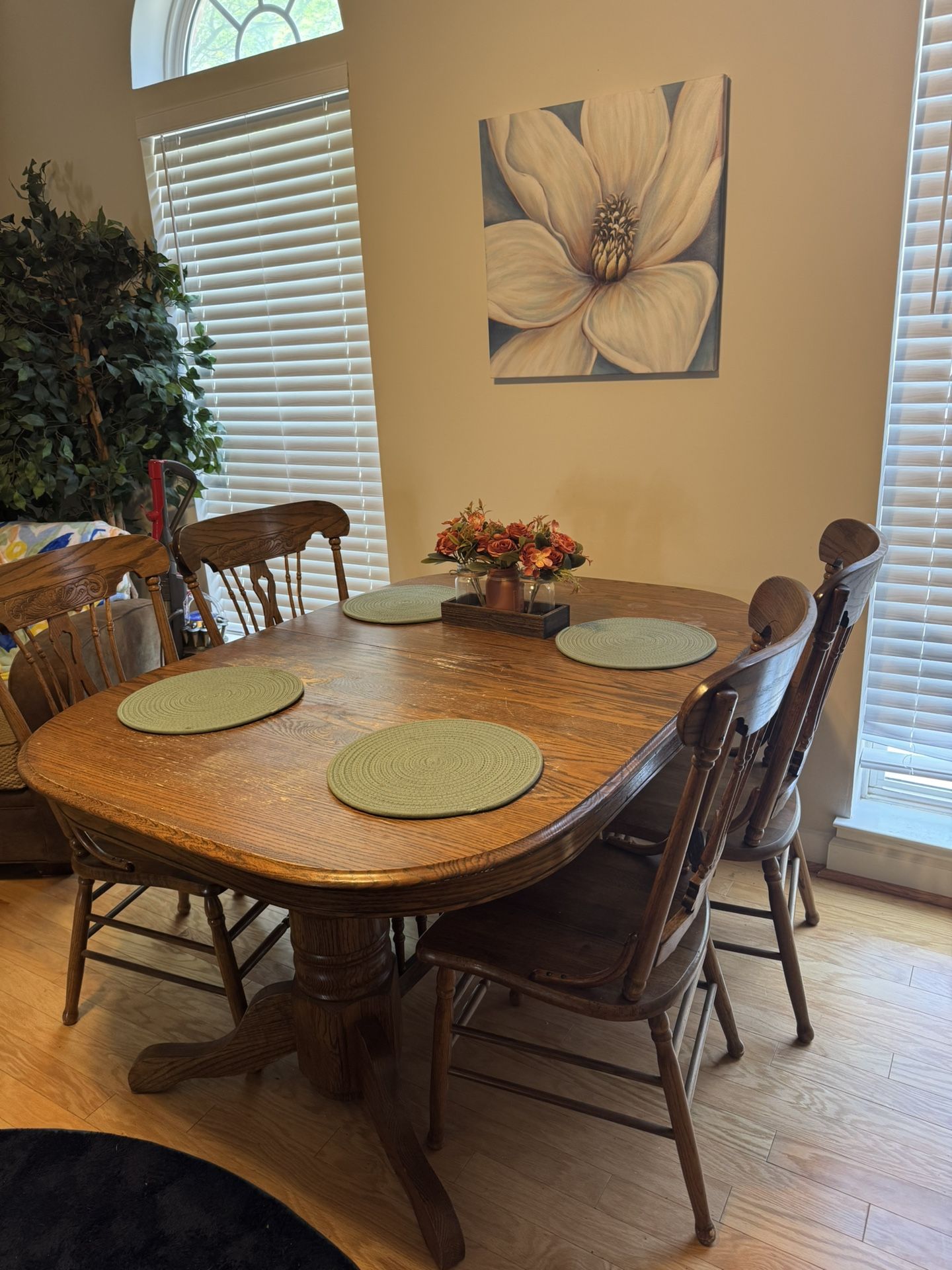 Solid Oak Expandable Table