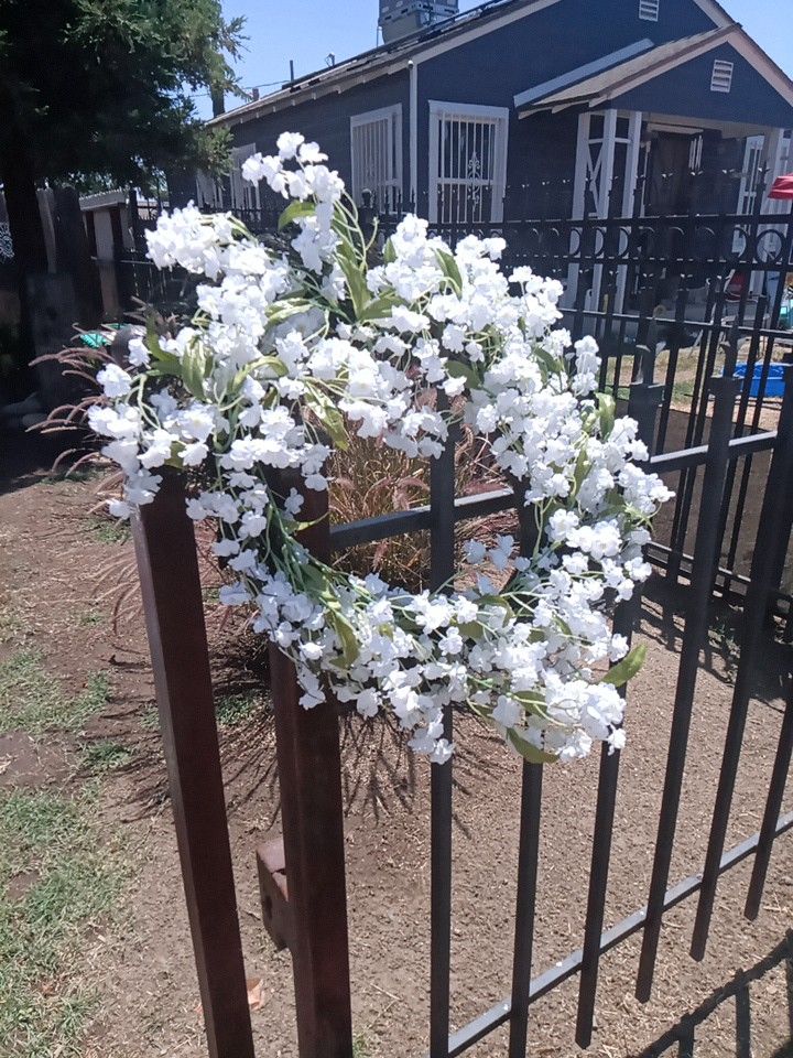 Floral Wreath White