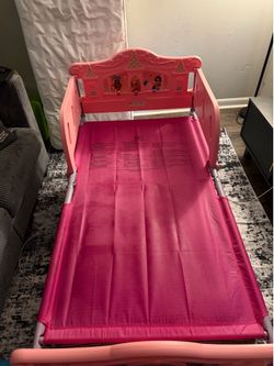 Princess toddler bed