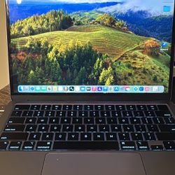 2022 MacBook Air ( Comes with box)