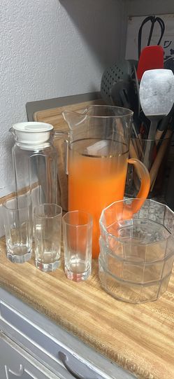 Juice pitchers/ glasses/ bowls