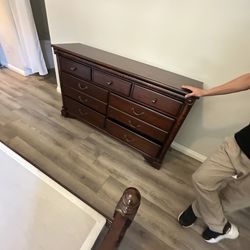 Bedroom dresser set