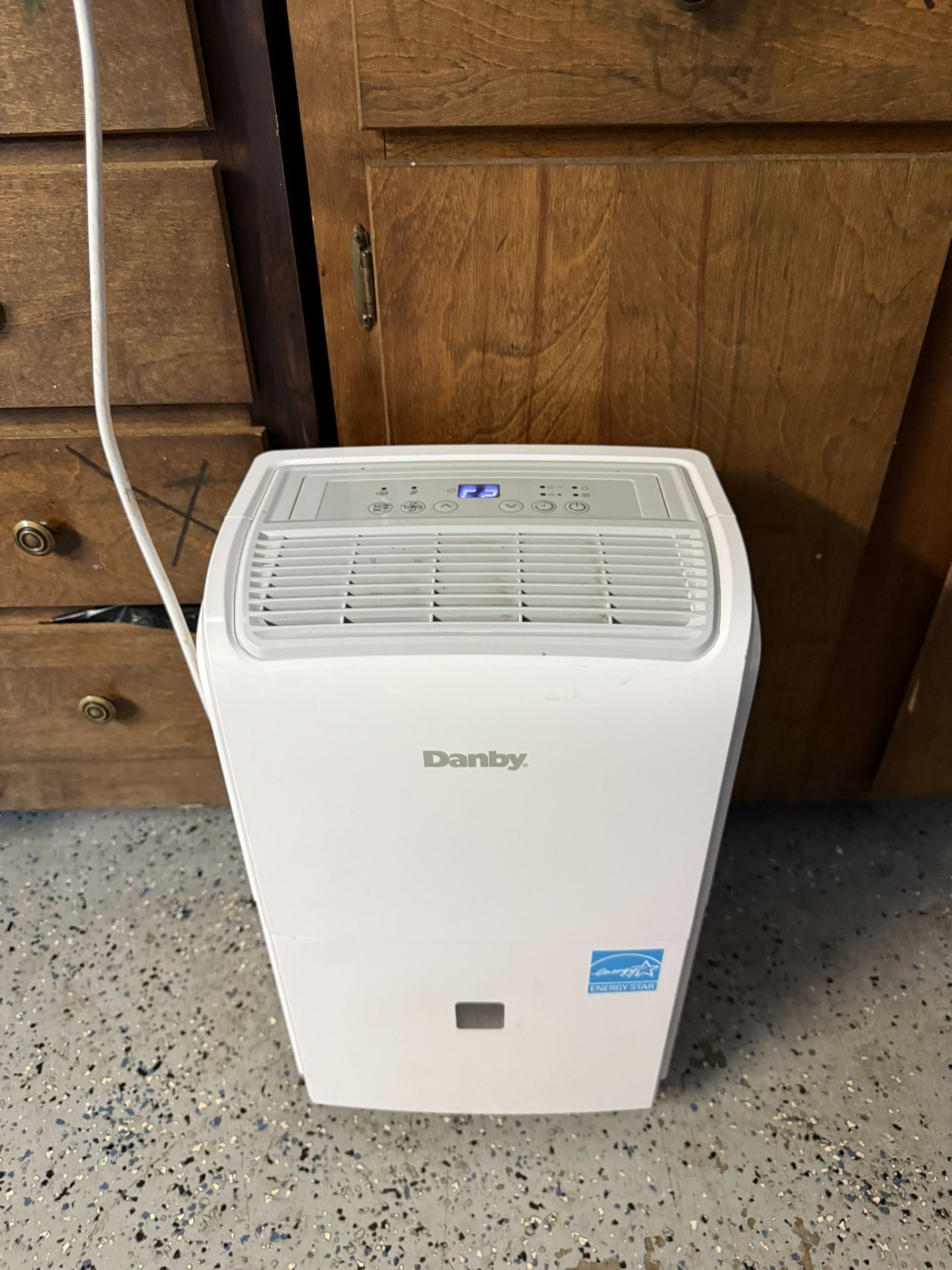 Danby DDR030EBWDB 30 Pint Dehumidifier in White Energy StarĀ® Rating