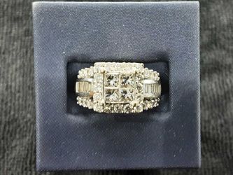 White Gold 14k (.585) 8.6 grams Size 7.5