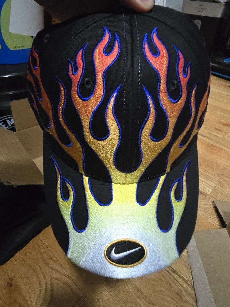 NIKE STRUCTURED OG FLAME CLUB
CAP - Size M/L
