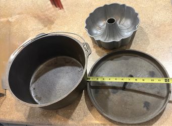 Large Cast Iron (Camp Oven) Dutch Oven 3 legged
