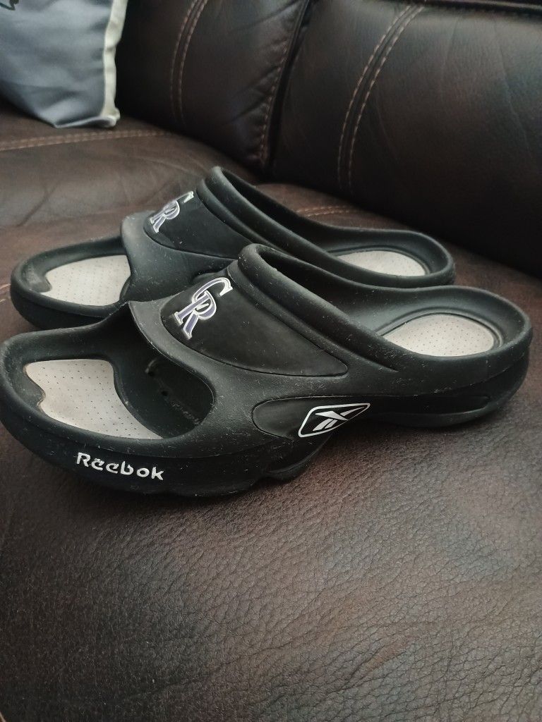 Sandals for rest